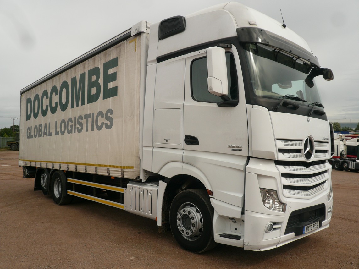 MERCEDES ACTROS 2542 GIGASPACE 26-TONNE CURTAINSIDER 2013 HY13 RZB ...