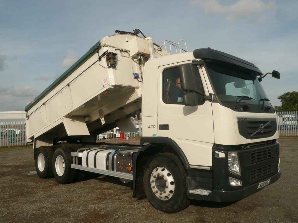 VOLVO FM 6X4 ALUMINIUM INSULATED TIPPER 2011 KU11 KBE - Fleetex