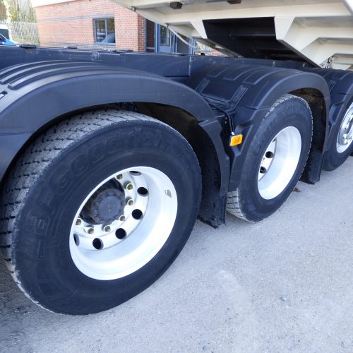 Volvo FM410 8x4 Tridem Bulk Tipper Side View of Rear Wheels