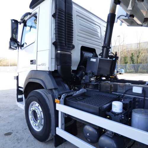 Volvo FM410 8x4 Tridem Bulk Tipper Rear Side View with Trailer Raised