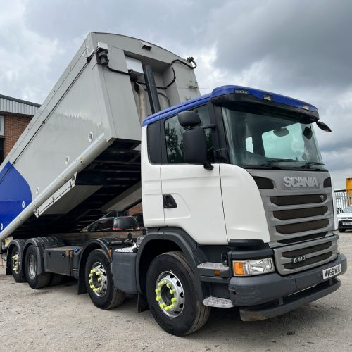 Scania G410 8x2 Aluminium White Side View with trailer raised