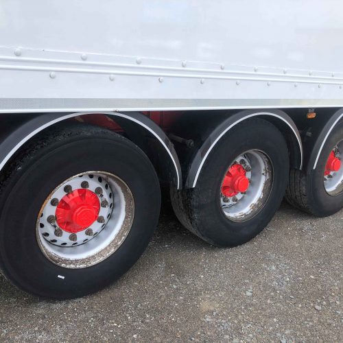 SDC 13.6 M Rollerbed Tri Axle Box Trailer Wheels