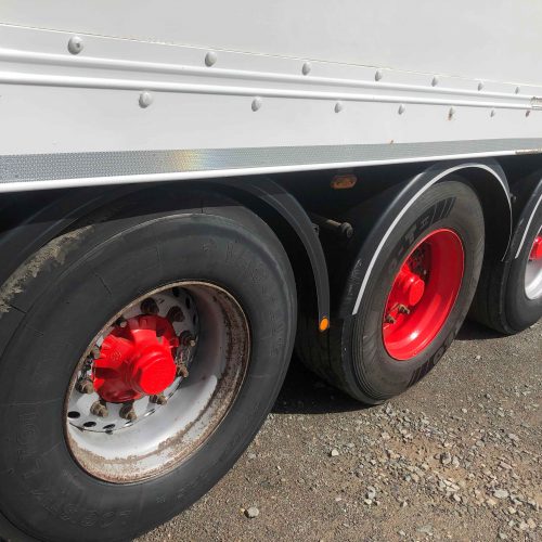 SDC 13.6 M Rollerbed Tri Axle Box Trailer Wheels