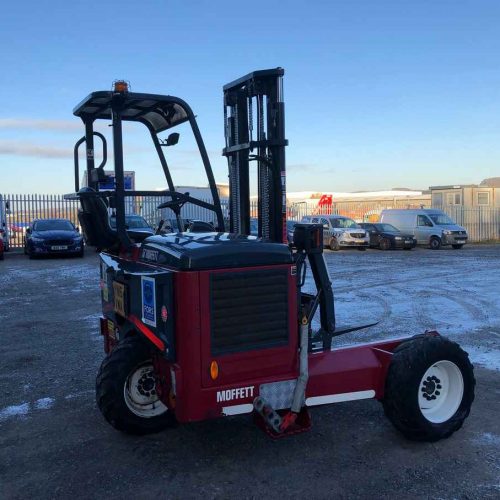 moffett red forklift rear right