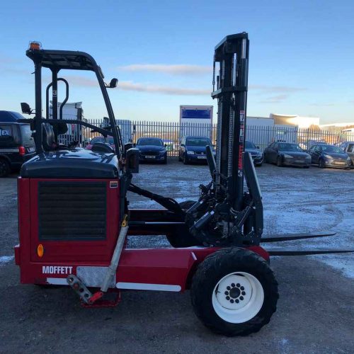 moffett red forklift right side view