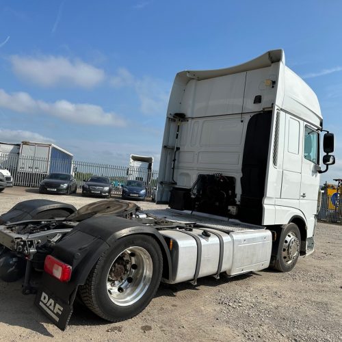 DAF Lowride Tractor Unit White Rear