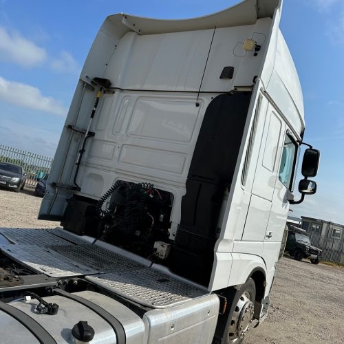 DAF Lowride Tractor Unit White Rear