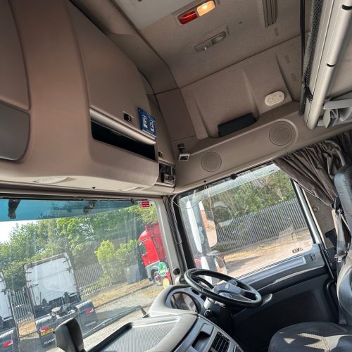 DAF Lowride Tractor Unit White Interior