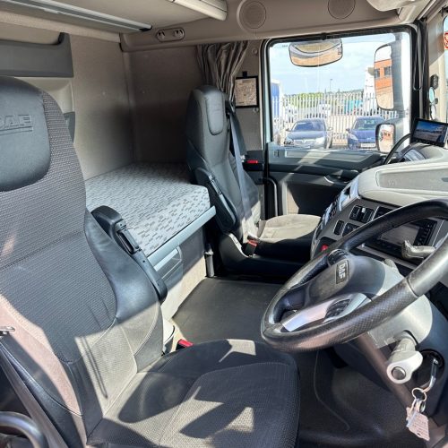 DAF Lowride Tractor Unit White Interior