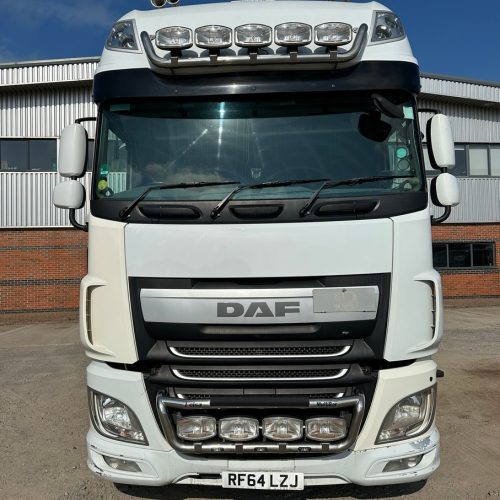 DAF Lowride Tractor Unit White Front