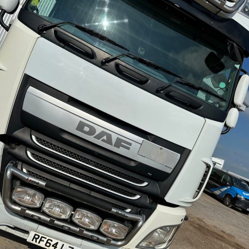 DAF Lowride Tractor Unit White Front