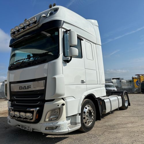 DAF Lowride Tractor Unit White Front