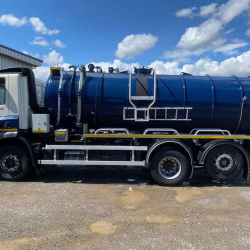 DAF CF 330 6x2 Vacuum Tanker 2015 Blue and White Side-View