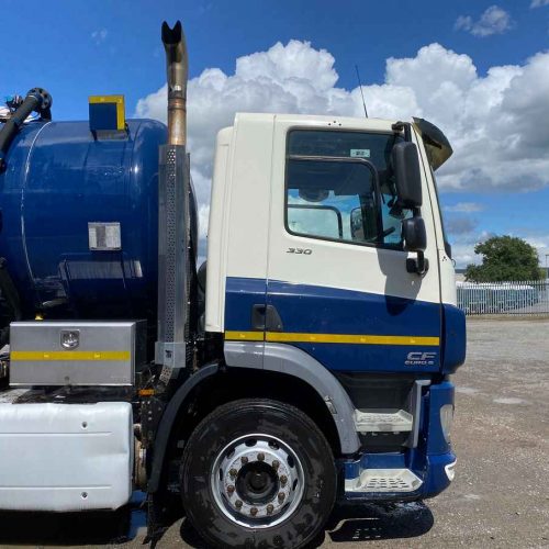 DAF CF 330 6x2 Vacuum Tanker 2015 Blue and White Side-View