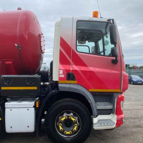 Red DAF CF 400 8x2 Vacuum Tanker 2015 Cab Side-View